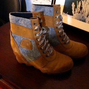 Sorel hidden wedge boots sz 7.5